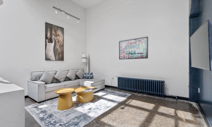 North Oakland Wohnung | Industrial Loft 5 min to Children’s Hospital, slps 4