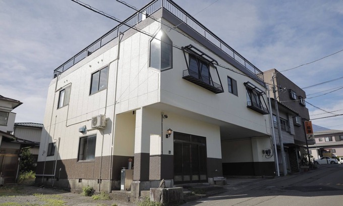 Fujiyoshida Haus | Infusing Japanese art into the accommodation Spectacular rooftop views Samurai Hotel Mount Fuji/Fujiyoshida Yamanashi