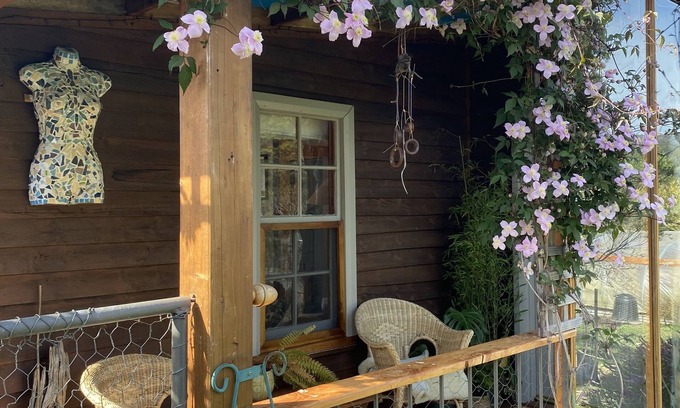 Woodbridge Hütte | Intimate, earthy cottage in Tranquil Setting