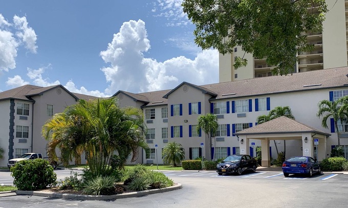 Villas Hotel | InTown Suites Extended Stay Fort Myers