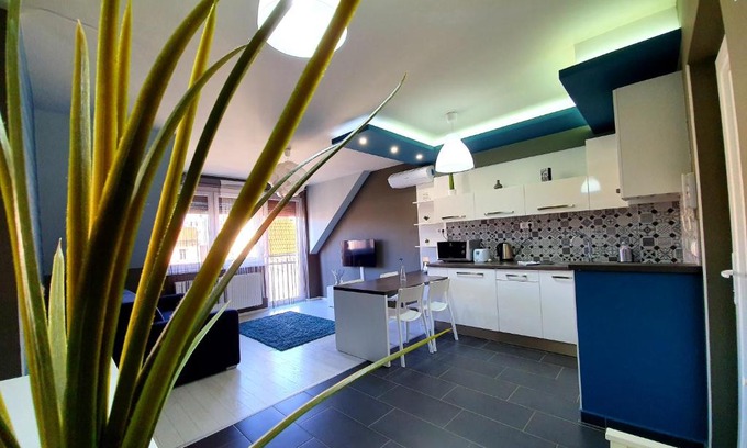 Sarvar Wohnung | INTRO Apartman