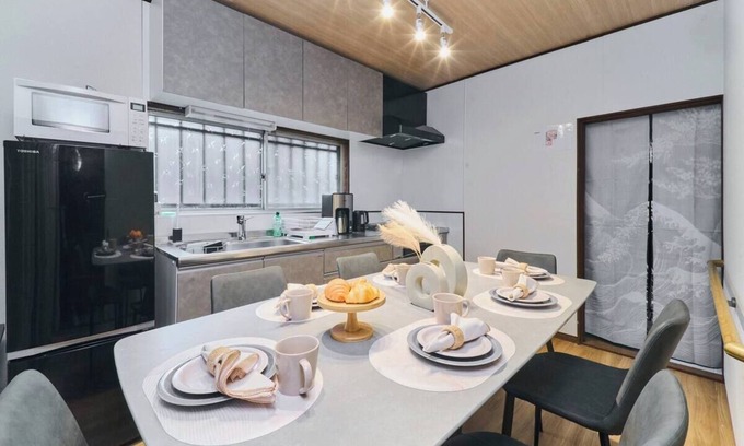 Inuyama Haus | Inuyama Castle within 10 minutes/80-inch movie theater/free parking/6 beds + 1 sofa bed/83 sq.m./Up to 10 guests/mono rental/coffee maker available