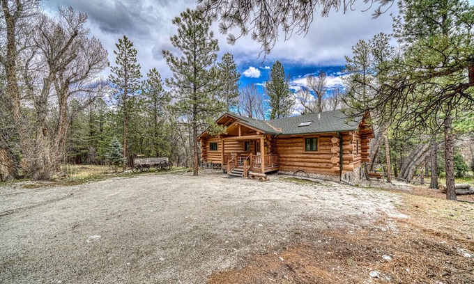 Nathrop Kabine | Inviting and Relaxing-Cliffs and Streams!