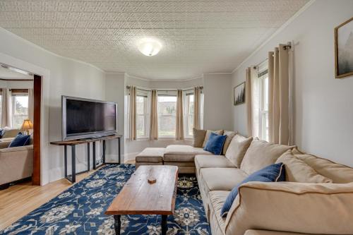 Pittsburg Haus | Inviting and Spacious Vacation Rental in Pittsburg!