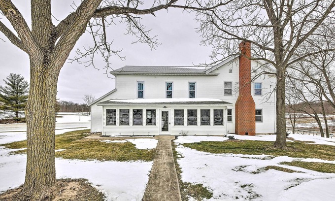 Ashland Haus | Inviting Ashland Farmhouse: 7 Mi to Downtown!
