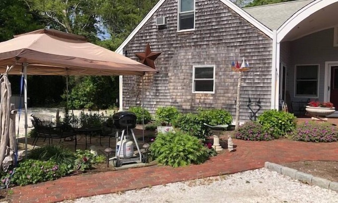 North Eastham Wohnung | Inviting Cape Cod Apartment w/ Private Patio & Garden (2236)