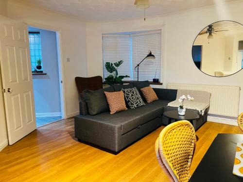 Grangetown Haus | Irene Suite - Cozy 2BR Bungalow with Parking & WIFI