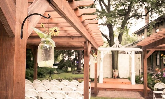 Mazomanie Hotel | Iron Amethyst Inn Boutique Hotel