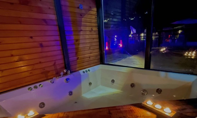 Sapanca Haus | Isıtmalı havuzu şömine başında jakuzi ile tatilin keyfini çıkarmak isteyenlere