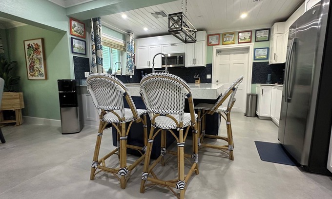 Coral Harbour Haus | Island Chic Vacation Manor in the tranquil community of Coral Harbour, Bahamas
