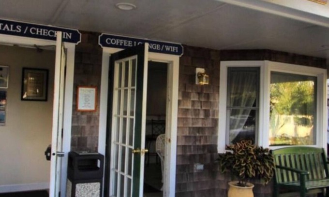 Block Island Resort | Island Manor Resort—Old Harbor