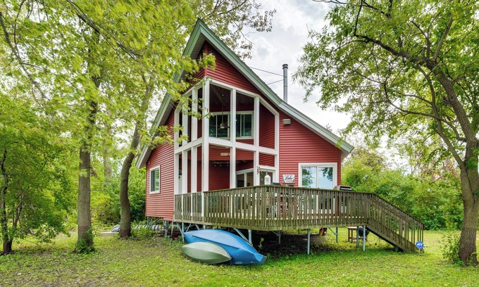 Fox Lake Kabine | Island Retreat on Pistakee Lake: Deck & Gas Grill!