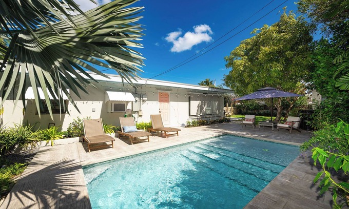 Midtown Haus | ISLAND SANCTUARY KEY WEST - 3 Bedroom / 2 Bathroom with Pool and Parking!