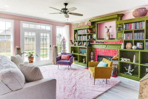 Murfreesboro Haus | Island Vibes Home with Fire Pit in Murfreesboro!