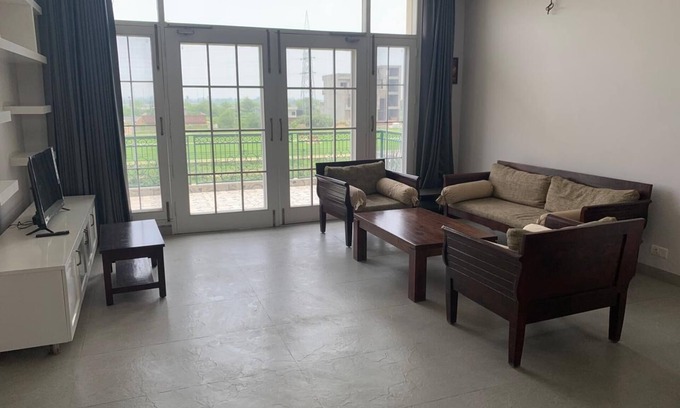 Chandigarh Wohnung | Spacious property minutes away from airport, ISB, Amity, Palaksha & ISER