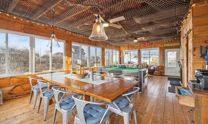 Newbury Haus | "It's All Good" | Hot Tub | Steps to Beach | Yard