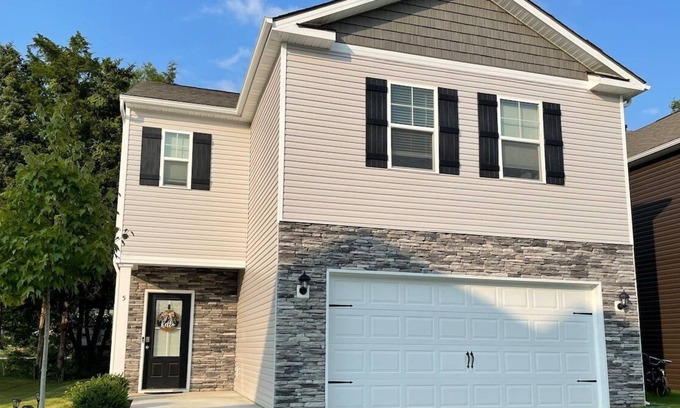 Clinton Haus | Ivy Manor Summary: Br