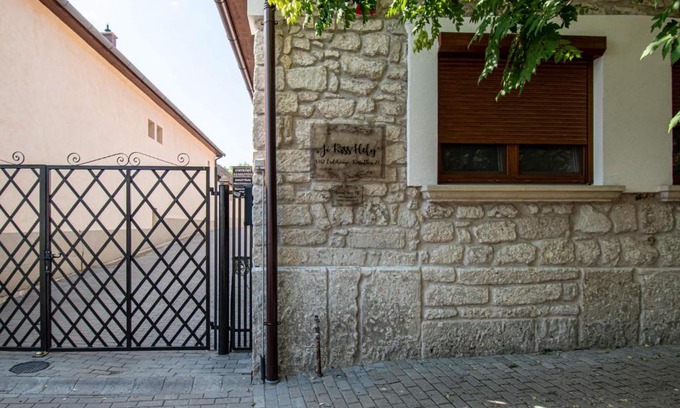 Erdobenye Wohnung | JóKissHely Vendégház