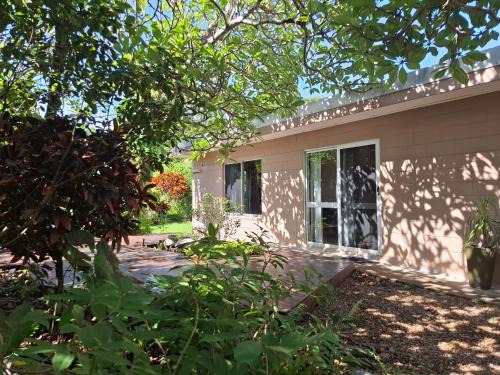 Cooktown Haus | J & Ella's Holiday House - 1 Bedroom, 1 Bathroom Home