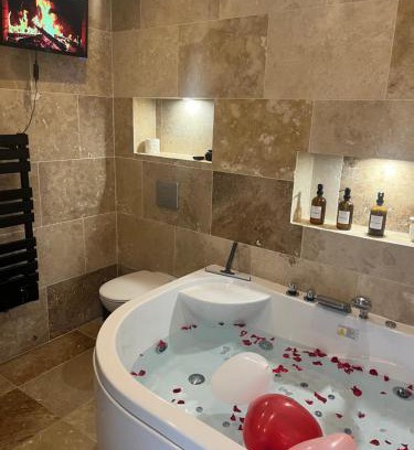 Les Pavillons-sous-Bois Wohnung | Jaccuzi F2 proche du Canal