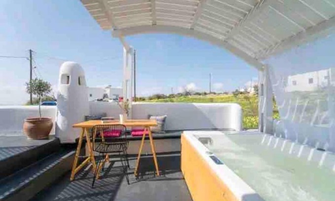 Firostefani Wohnung | Jaccuzzi Romantic Suite in Firostefani,sea view!