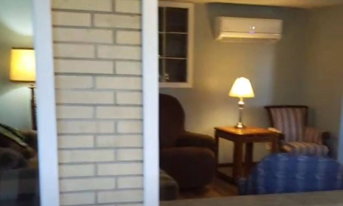 Dundee Wohnung | Jack's Joints Apt C River View ~ steps from Village festivities and eateries!