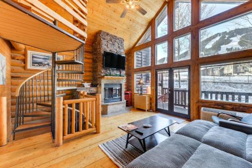 Jackson Wohnung | Jackson Condo with Fireplace Less Than Half Mi to Snow King!