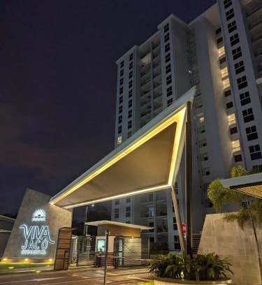 Barrio Santa Lucia Wohnung | Jaco Beach, Viva Jaco, AC, HOT water, 3 Pools, BBQ, Rancho, Office, Gym