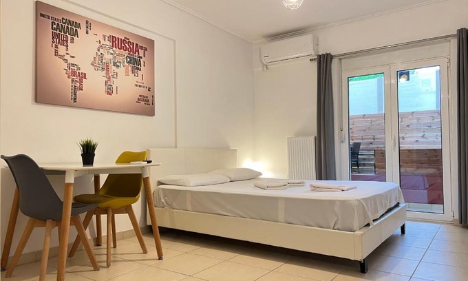 Pallini Wohnung | Jacuzzi studio close to athens airport!