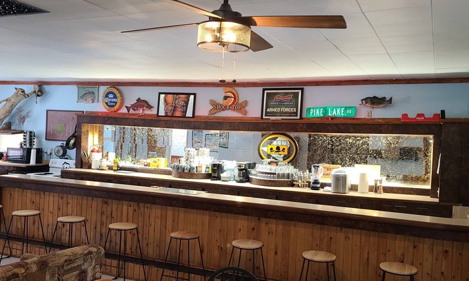 Toivola Haus | Jake's Bed & Bar 3BR, 7 beds, SXS Snowmobile Trail Access, Fire Pit, Grill, Wifi