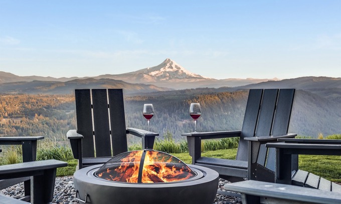 Underwood Haus | Jaw Drop Views! Mt Hood and Gorge!