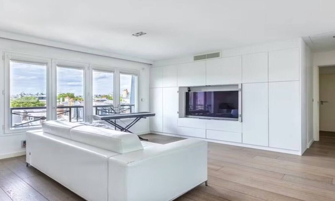 L'Europe Wohnung | Jaw Dropping Vistas-Magnify Your Trip With an Exceptional Stay in Champs Elysees