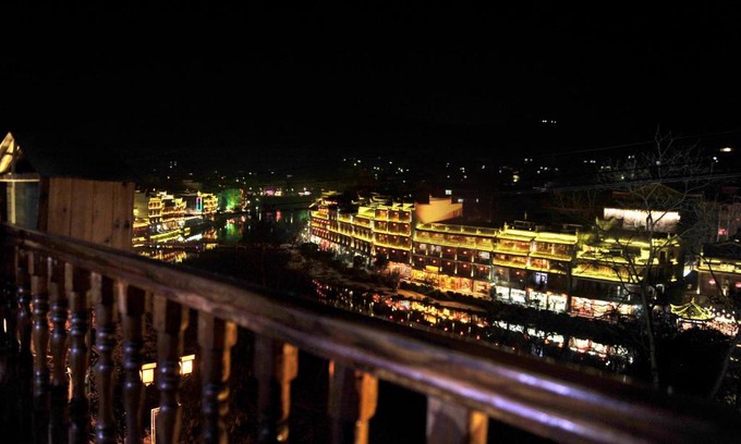 Fenghuang Haus | Jiuqi Guest House (九栖客栈)