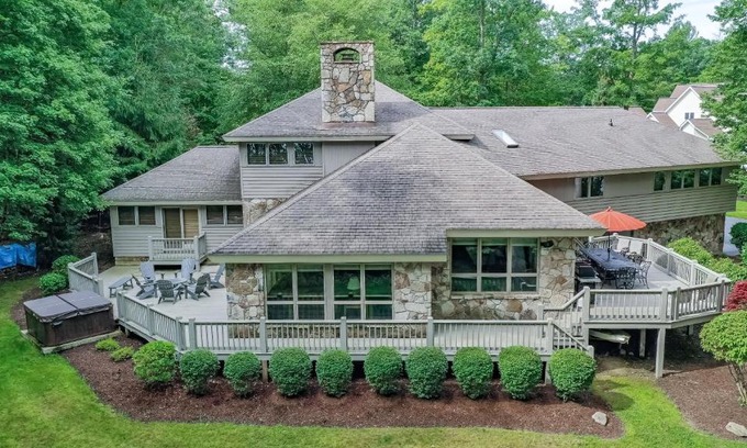 Blakeslee Haus | Johnny Appleseed
