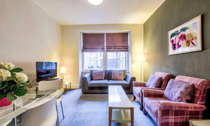 New Town Wohnung | JOIVY Stylish Home in New Town