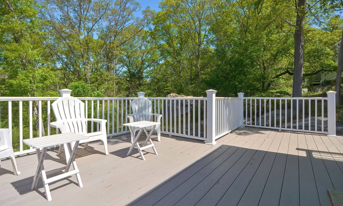 Gloucester Haus | Joseph's Way: A charming cottage in a quiet setting, near Good Harbor Beach.