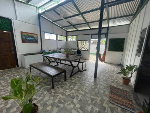 Golfito Haus | Jungle Container Escape