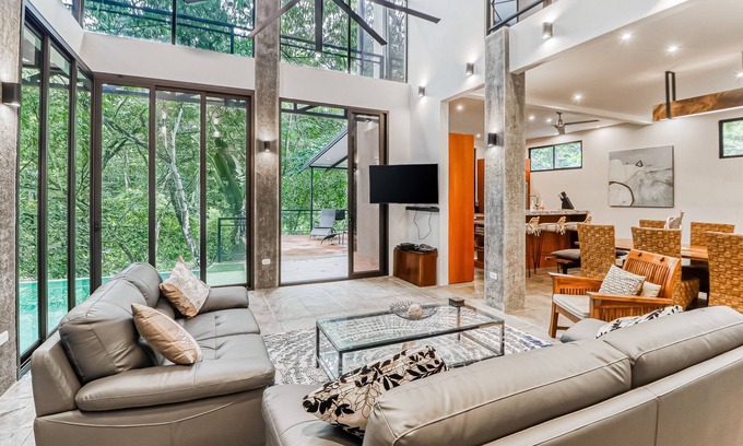 Valle Pura Vida Haus | Jungle-view house with infinity pool, balcony, & lanai - snowbird-friendly