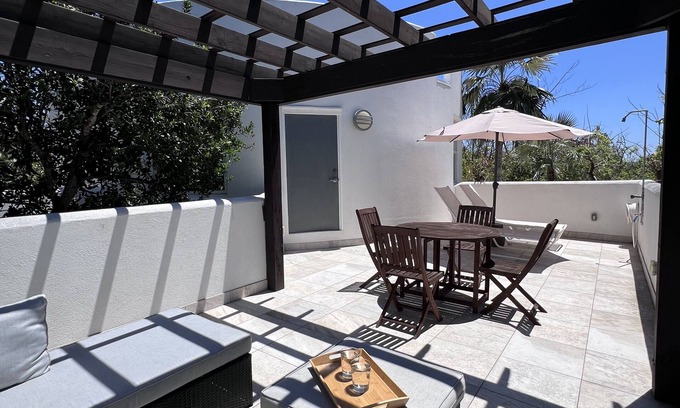 North Side Haus | Jungle Zen House @ Fort Rocks near beach! (Sleeps 6 - 2 King & 2 Single Beds)