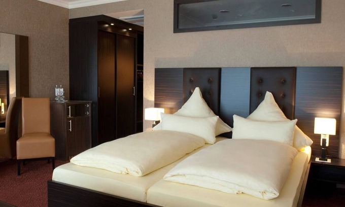 Loef Haus | Junior Suite-Halbpension BI - 2 P - Moselstern Parkhotel Krähennest