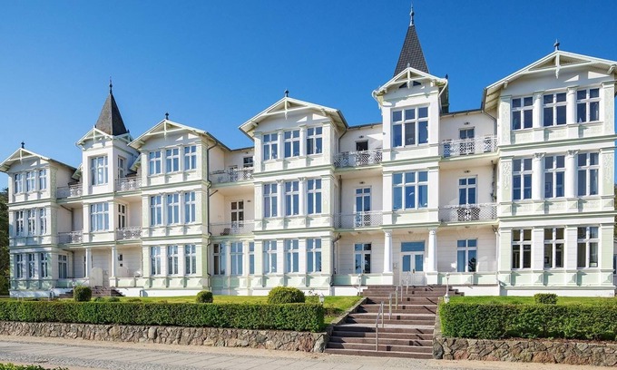 Ostvorpommern Wohnung | Junior-Suite zur Landseite - genießt Erholung pur mit Waldblick