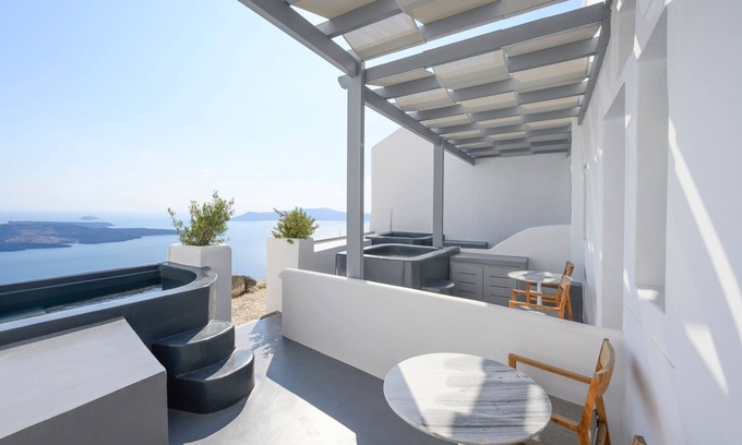 Firostefani Haus | Junior Suite with Caldera View & Hot Tub