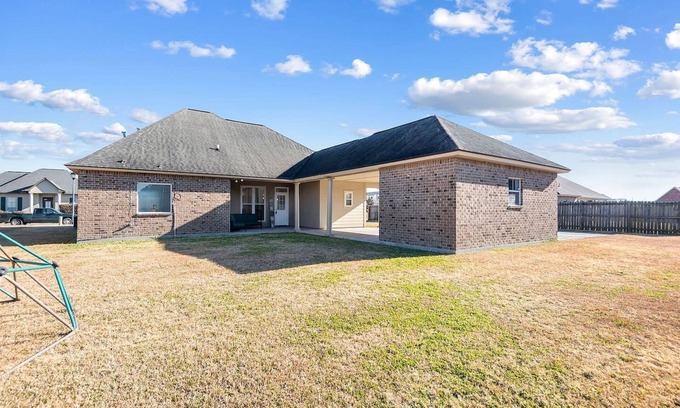 Sunshine Haus | Just minutes from LSU, SU & Downtown Baton Rouge!