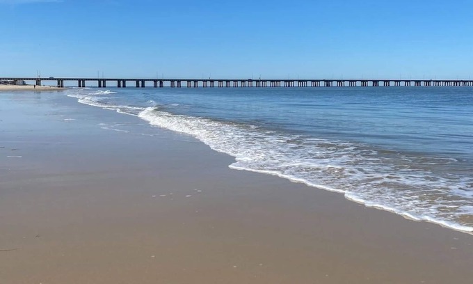 Chic's Beach Haus | Wunderschönes Zuhause nur wenige Schritte zum Strand mit Blick auf das Wasser!