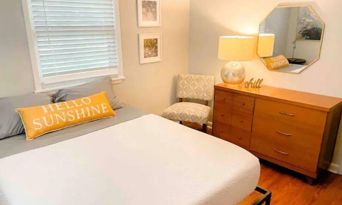 Springfield Haus | Just steps to Wonders of Wildlife, Bass Pro - The Sunshine House!