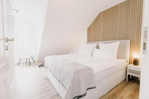 Greetsiel Wohnung | Küsten Suite de See - Suite 2 direkte Deichlage, Balkon, 77qm