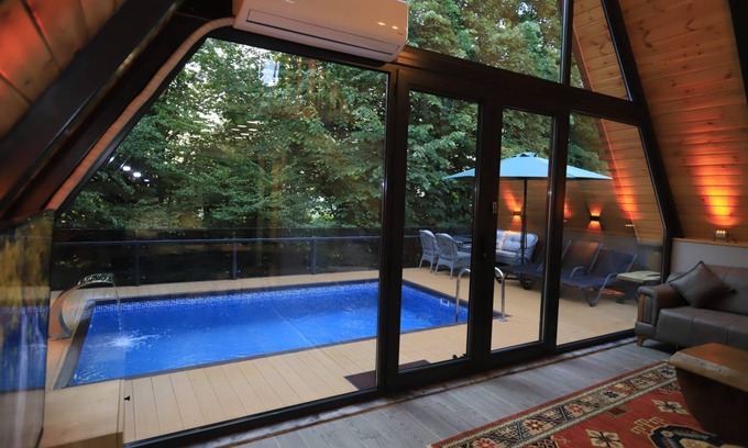 Masukiye Haus | Kışın Isıtmalı havuz keyfi. Yazın yeşilin her tonunun keyfini sürmek için köyevi
