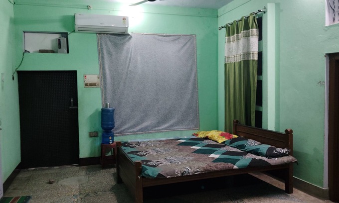 Sigra Wohnung | K. S. N. Varanasi Paying guest house.suitable for all