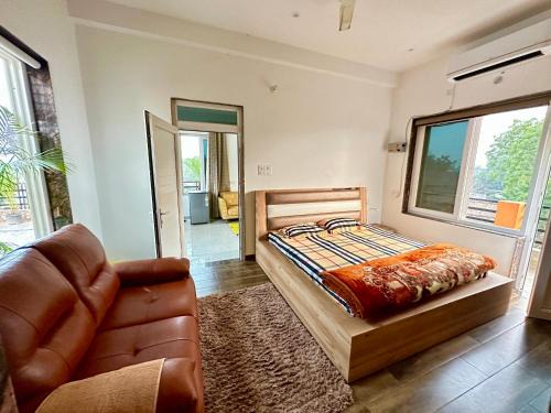 Varanasi Haus | Kaashi Flora (Modern Suite)