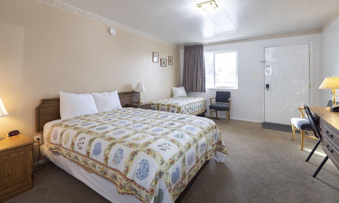 Frontier Haus | KABINO: Fossil Butte Motel #10 2QueenBeds A/C Mini Fridge Microwave Cable Wifi